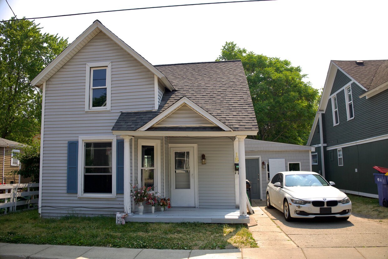 18 Batavia Pl NE, Grand Rapids, MI 49503 House Rental in Grand Rapids