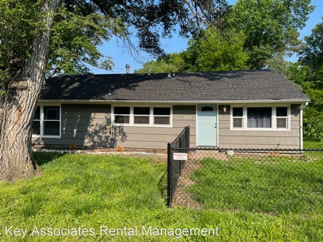 2725 SW Gage Blvd, Topeka, KS 66614 House Rental in Topeka, KS