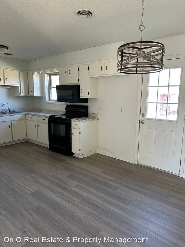 Building Photo - 3 br, 1 bath House - 213 Delta