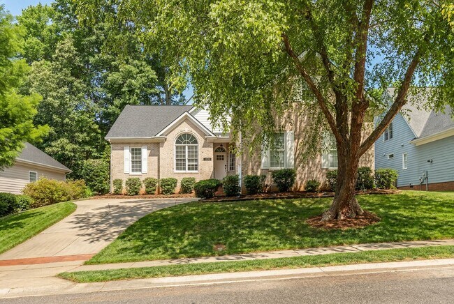 Foto del edificio - Gorgeous brick ranch with bonus room!!! Application Pending