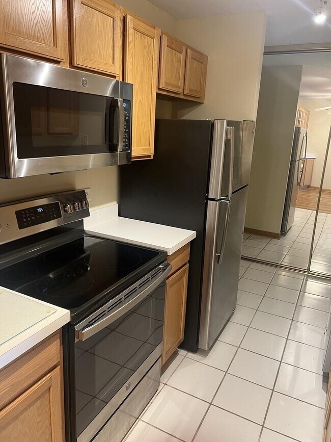 Foto del edificio - 1043 S York Rd