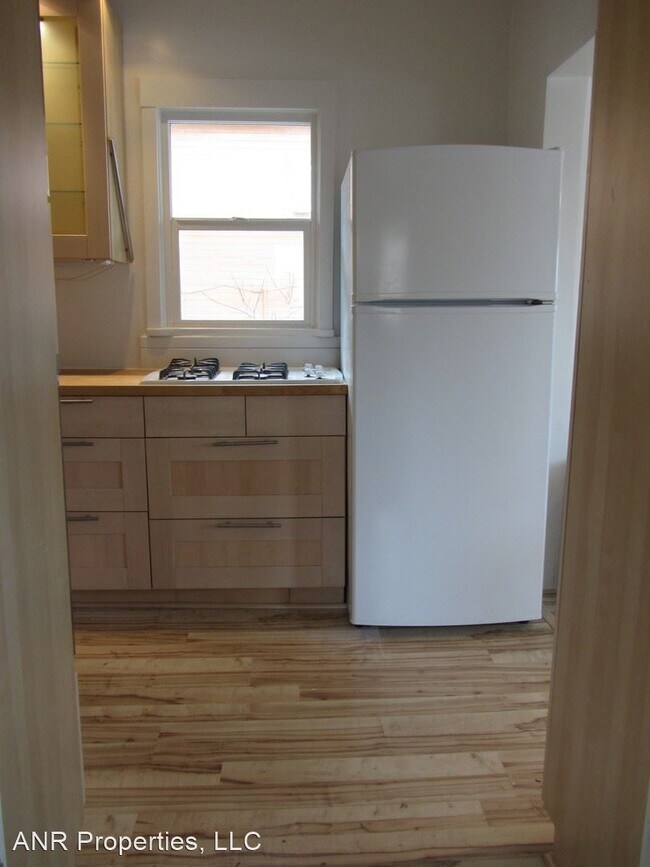 Building Photo - 2 br, 1 bath House - 826 W Lewis