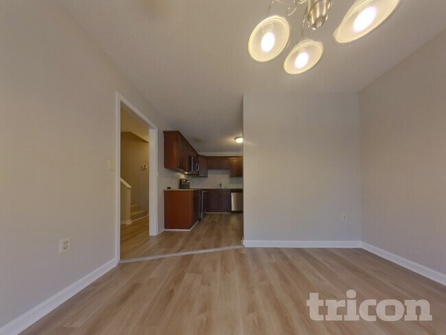 Foto del edificio - 2711 Candler Ct