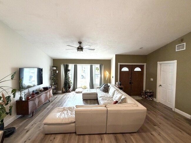 Building Photo - 4492 Brook Dr