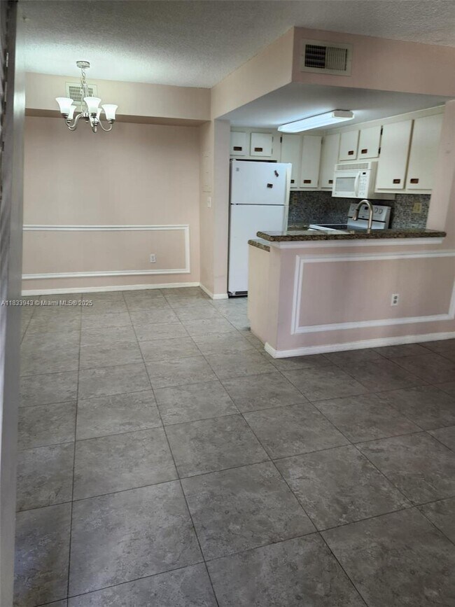 Foto del edificio - 665 NW 85th Pl