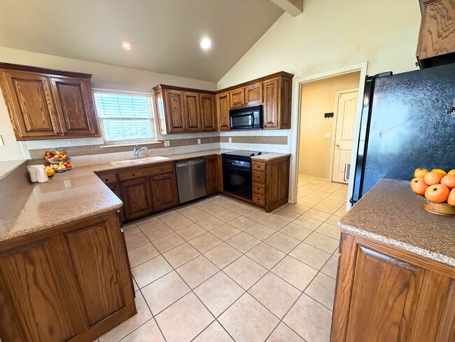 Foto del edificio - Spacious 4-Bedroom Home on 2 Acres in Bushland South