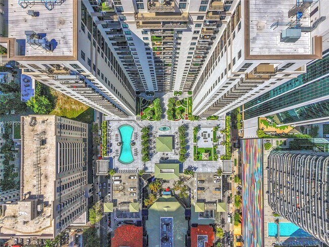 Foto del edificio - 999 SW 1st Ave
