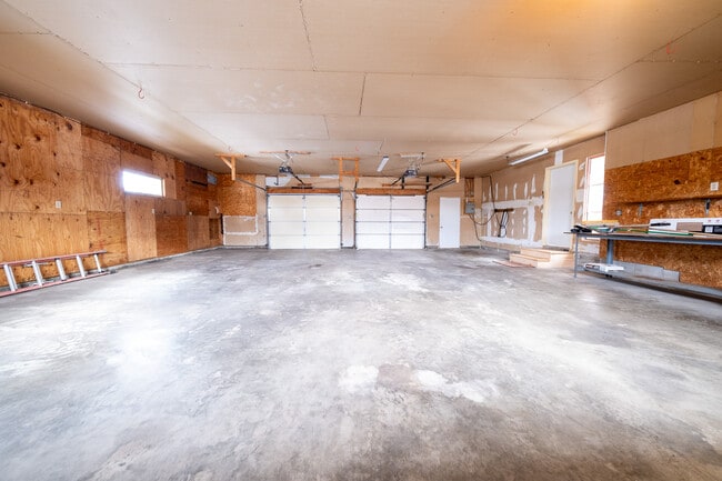 Foto del edificio - 22925 Oakdale Dr