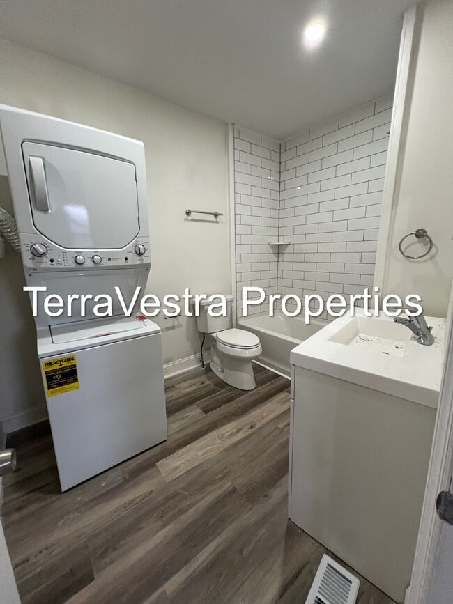 Building Photo - 601 E Mulberry St