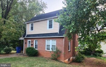 Building Photo - 402 Kerfoot Ave