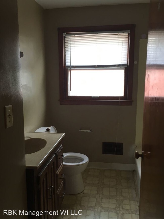 Building Photo - 5766 N 68th St