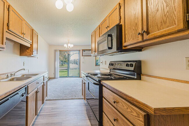 Foto del edificio - Pine Pointe Apartments