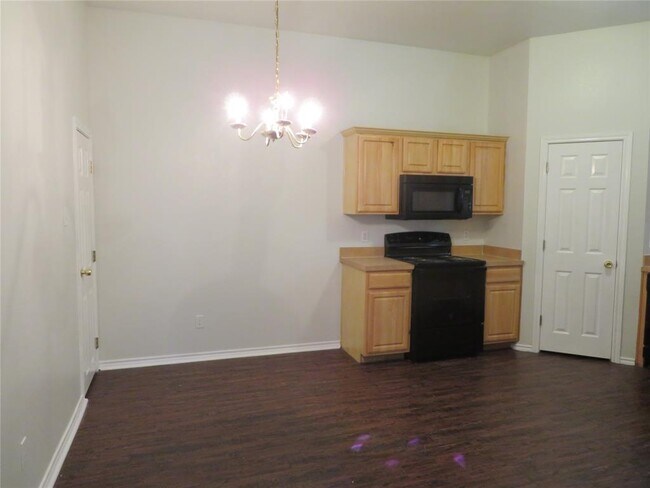 Foto del edificio - 929 Cedar Ridge Dr