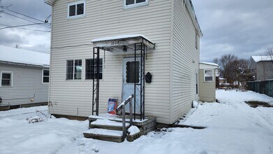 Building Photo - 1608-1608 1/2 Avenue B