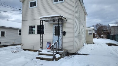 Building Photo - 1608-1608 1/2 Avenue B