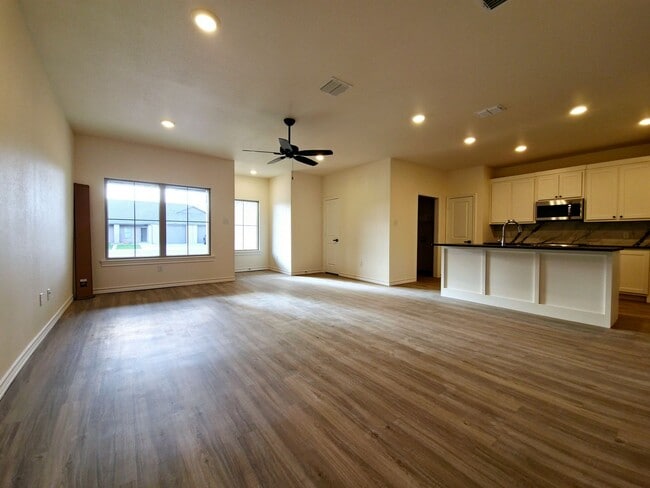 Building Photo - Brand New 2 Bedroom Townhome in Escondido ...
