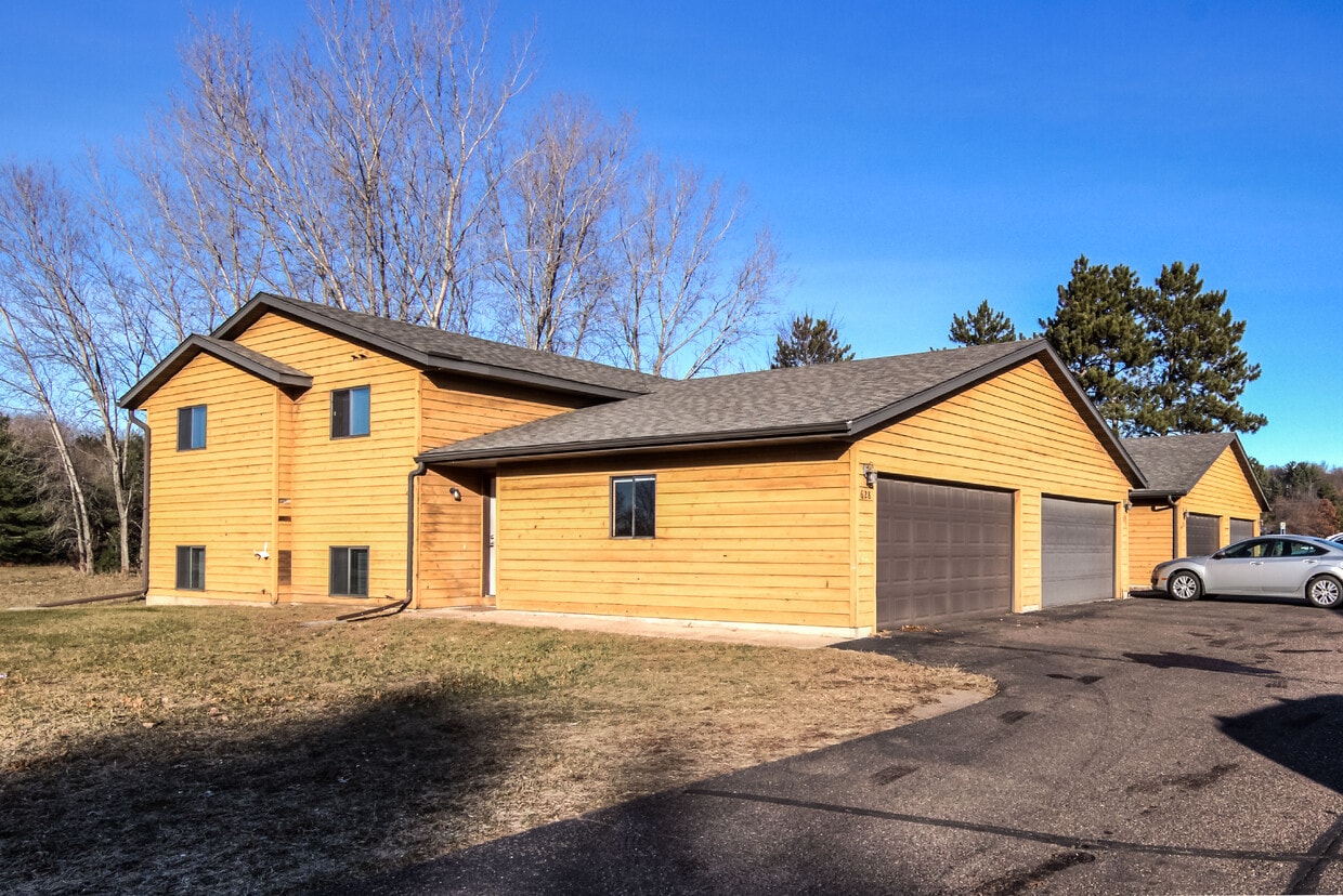 628 Saxonwood Rd, Altoona, WI 54720 Townhome Rentals in Altoona WI