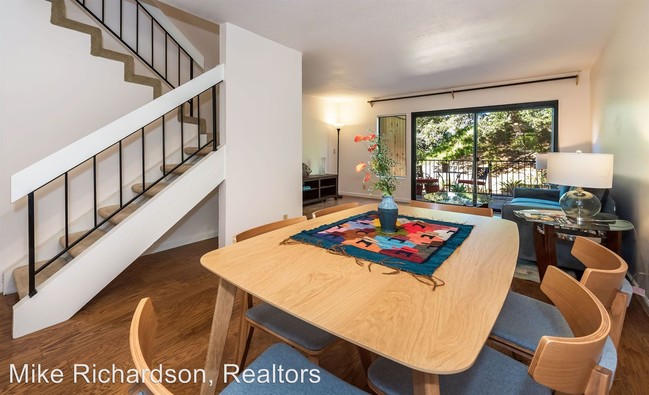 Building Photo - 984 Miramonte Dr