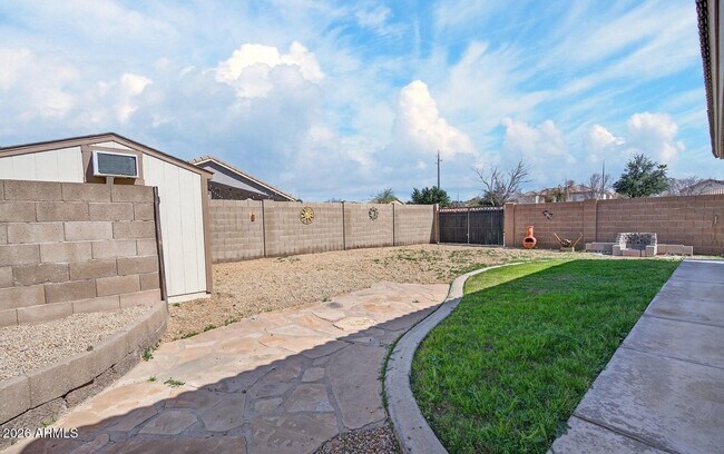 Building Photo - 1948 E Carla Vista Dr