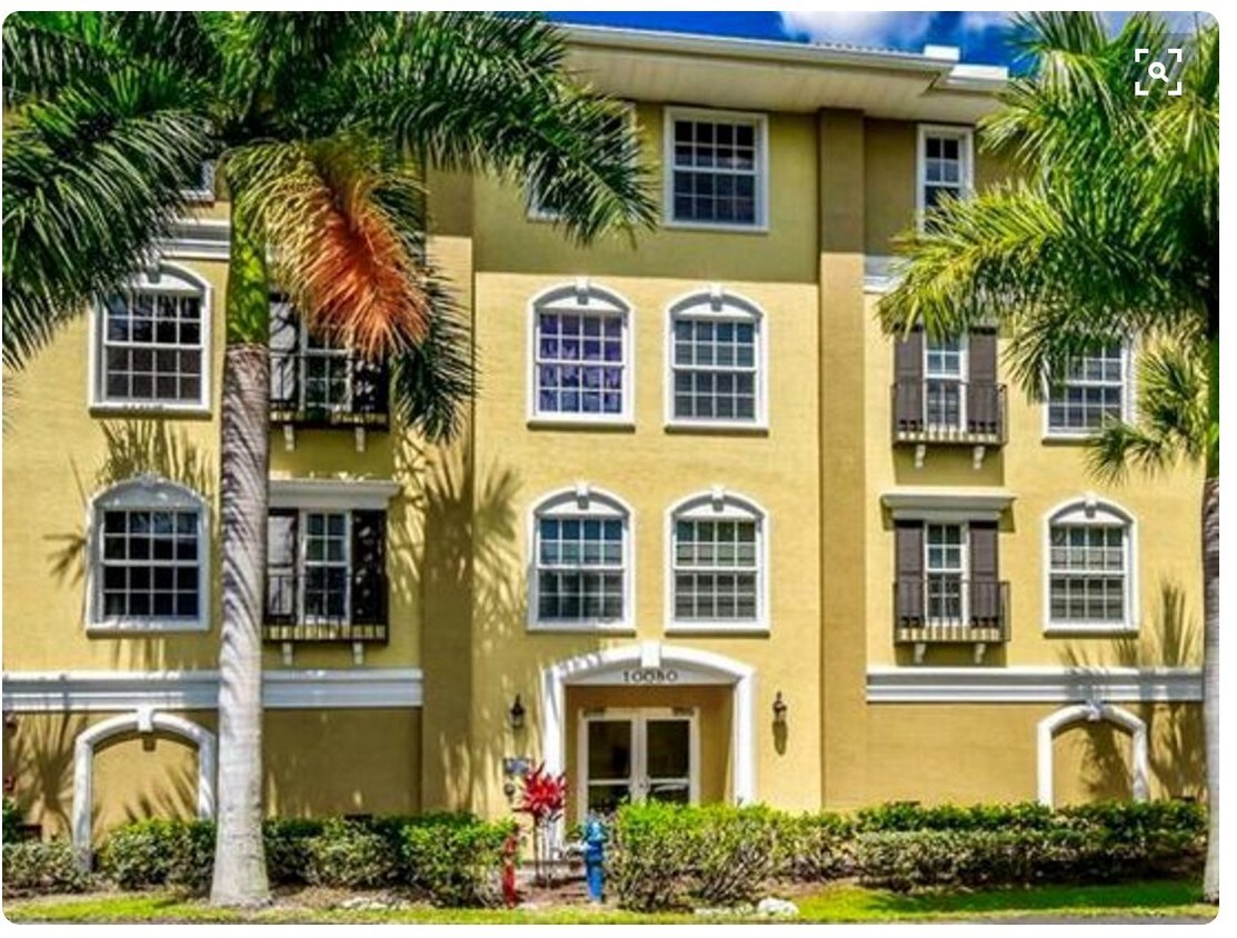 Foto principal - 10080 Lake Cove Dr