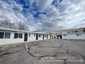 Building Photo - 1028 Alvarado Dr SE