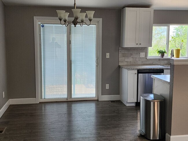 Foto del edificio - Charming 3-Bedroom Home in a Prime Location!