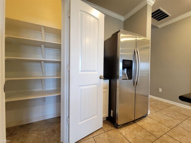 Building Photo - 4 br, 2.5 bath House - 2700 Auburn Chestnu...