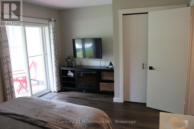 Building Photo - 452 Oxbow Crescent