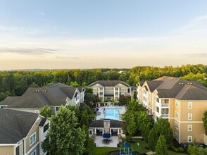 Building Photo - Oasis at Montclair