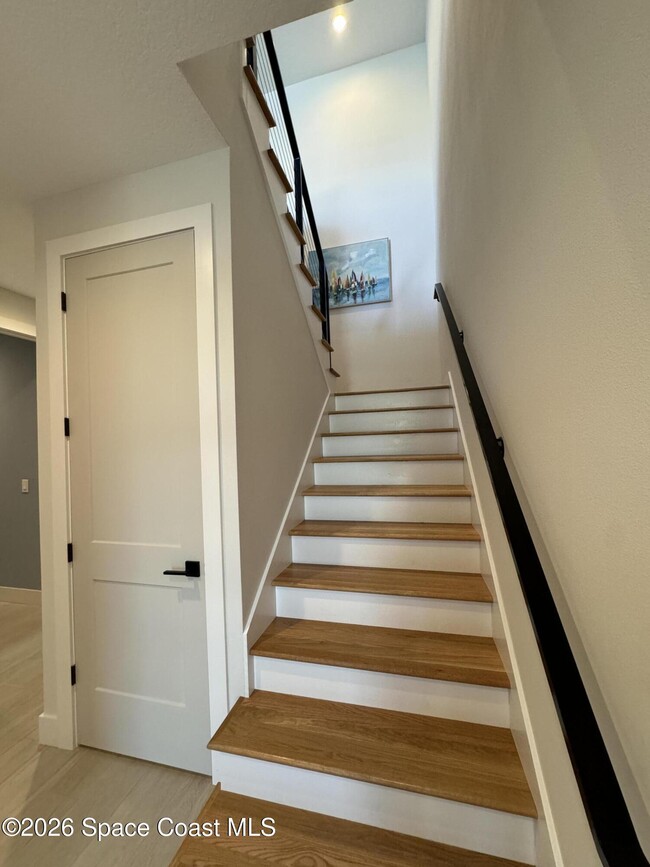 Building Photo - 223 6th Ave