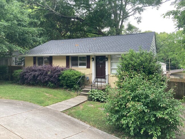 Foto del edificio - 1205 Ogilvie Dr NE