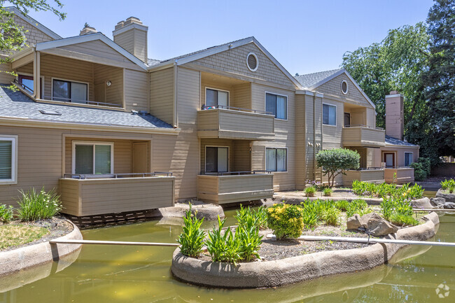 Edificio - Lakeside Condominiums