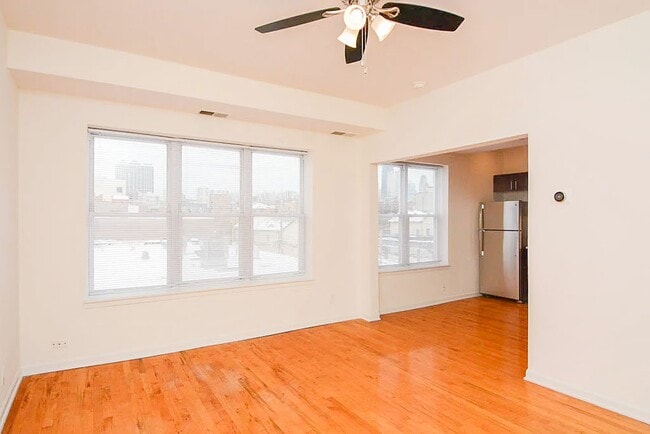 Photo - 1555 N Mohawk St Apartment