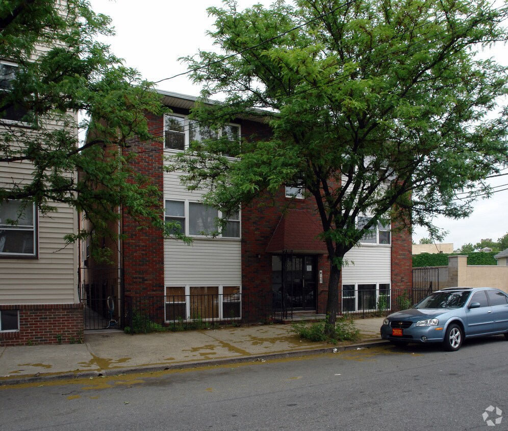 Building Photo - 206 Malvern St
