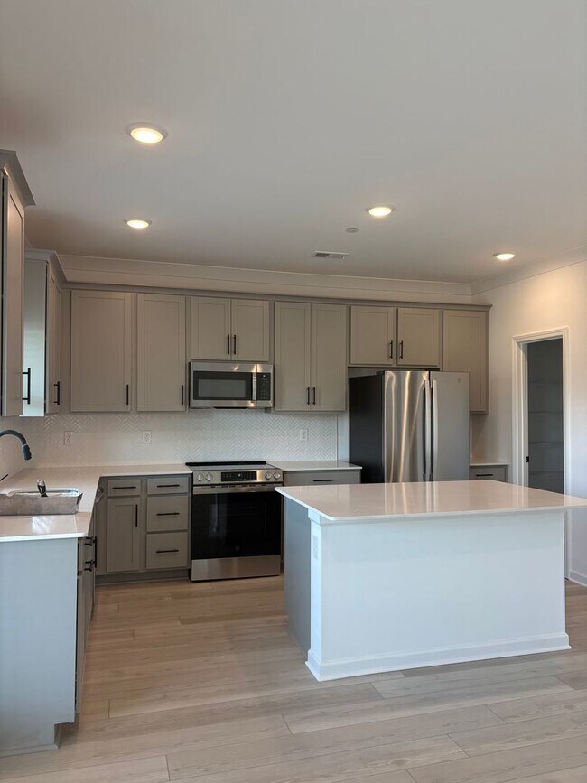 Foto del edificio - New Construction | Covered Deck + Open Living | Columbia, TN