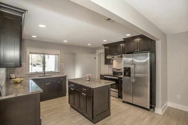 Building Photo - 288 Acre Ln