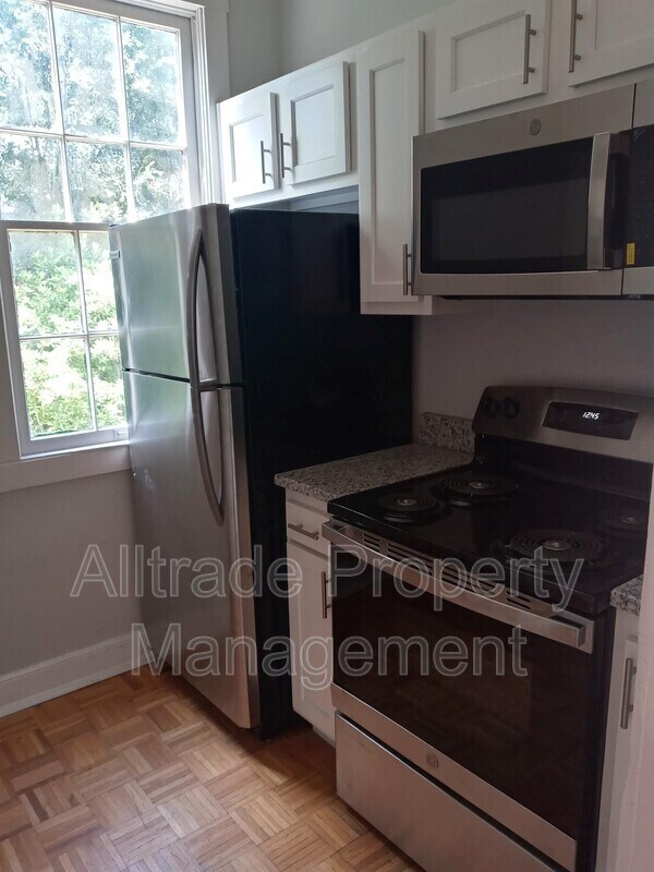 Building Photo - 422 Belgravia Ct