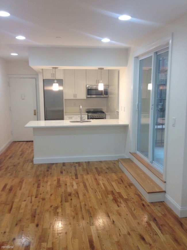 Building Photo - 5 W 137th St