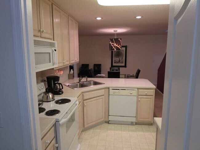 Foto del edificio - Spacious 2-Level Townhouse