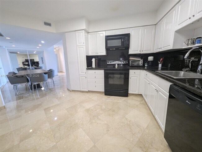 Building Photo - 5161 Collins Ave