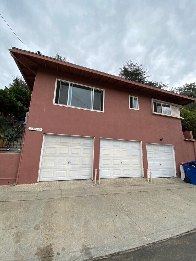 Building Photo - 1346 Sutherland St