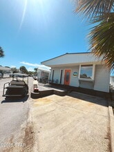 Building Photo - 209 Squid Ln