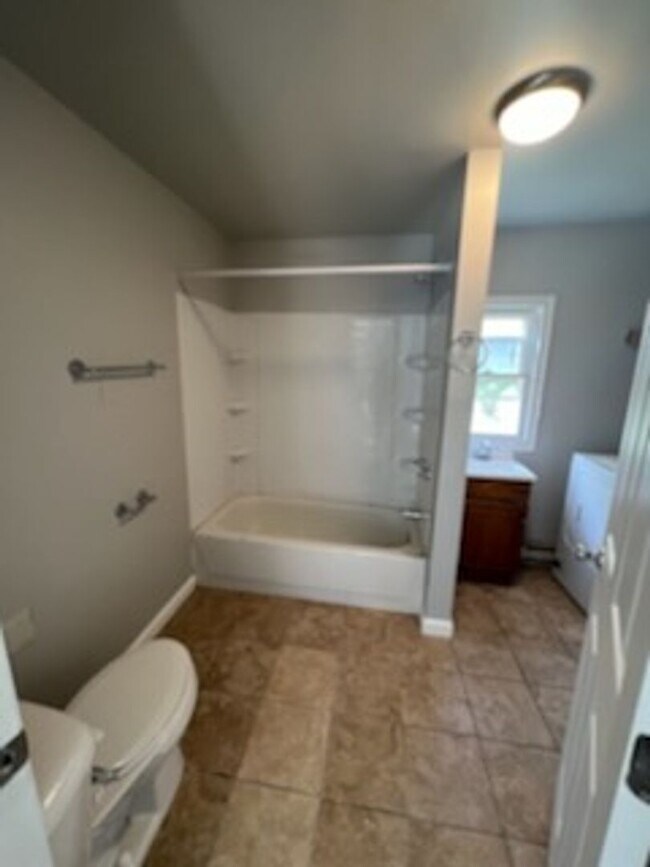 Foto del edificio - 4 Bedroom Home ready for move in!