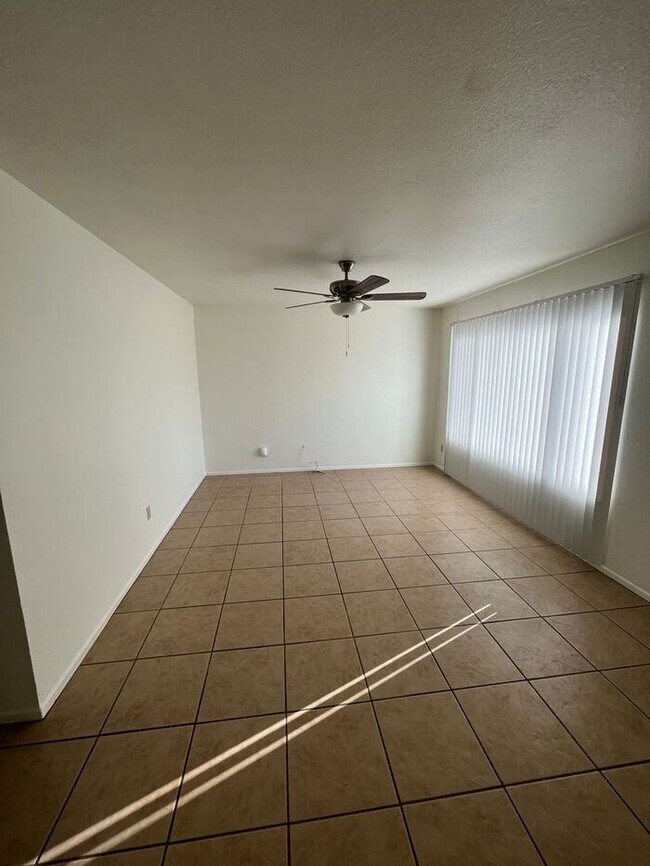 Foto del edificio - COMING SOON! 3 Bedroom/ 2 Bath with Conven...