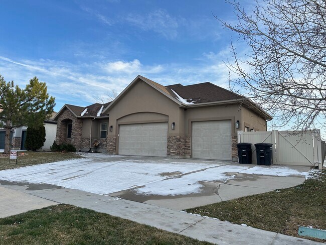 Building Photo - 228 E Delgada Ln