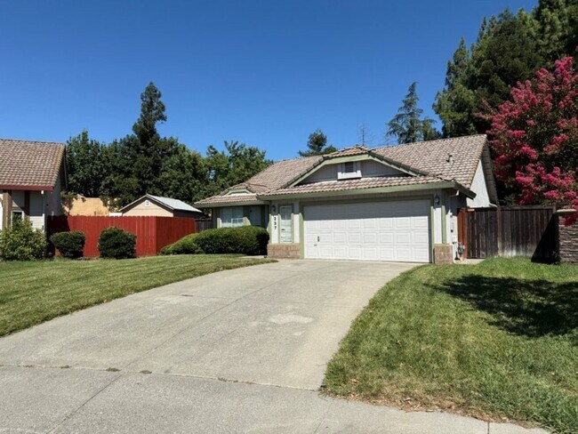Foto del edificio - Modern 3 Bedroom 2 Bath One Story Browns Valley Vacaville *Star Rentals