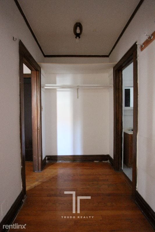 Building Photo - 3618 N Marshfield Ave