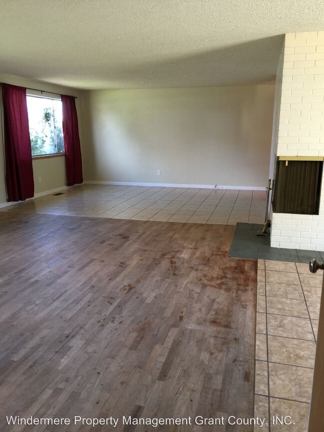 Building Photo - 3 br, 1.5 bath House - 1732 MONROE ST