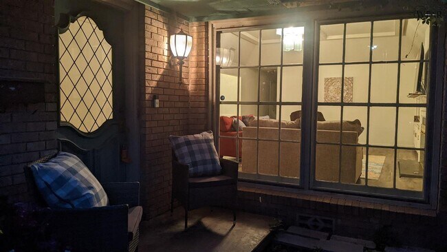 Foto del edificio - 2414 Lou Ln
