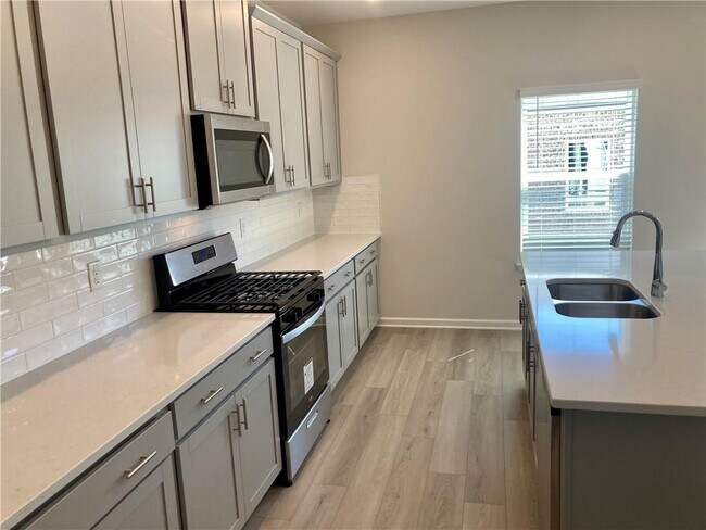 Foto del edificio - 6951 Winchester Pl